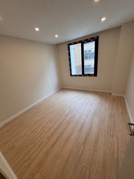 Akşemsettin'de Otoparklı 2+1 Balkonlu Satılık Daire