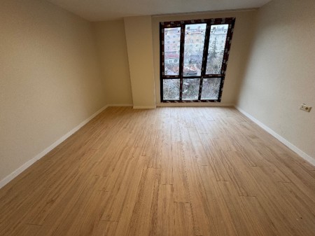 Akşemsettin'de Otoparklı 2+1 Balkonlu Satılık Daire