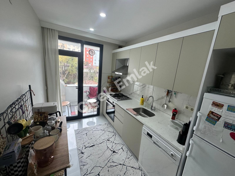 Akşemsettin'de Otoparklı Yeni Bina'da 2+1 Kiralık Daire