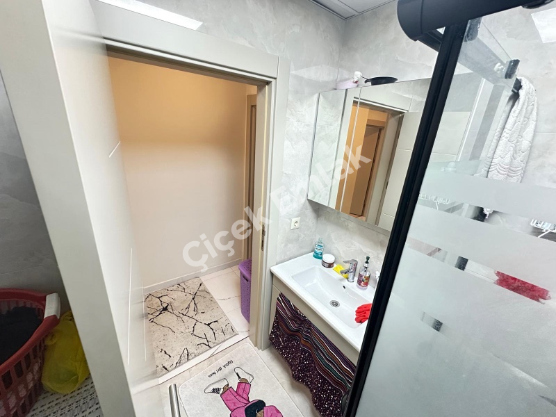 Akşemsettin'de Otoparklı Yeni Bina'da 2+1 Kiralık Daire