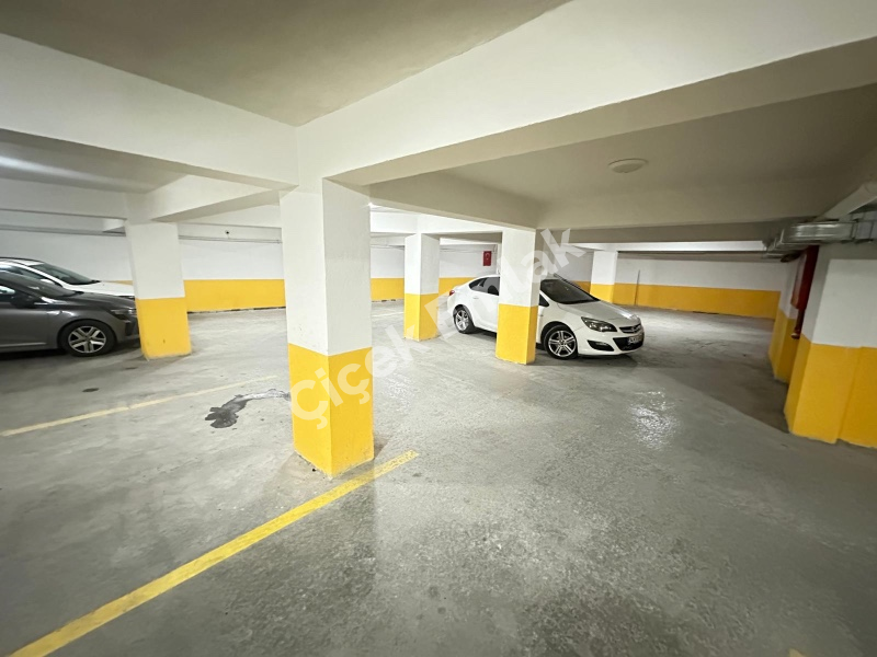 Akşemsettin'de Otoparklı Yeni Bina'da 2+1 Kiralık Daire