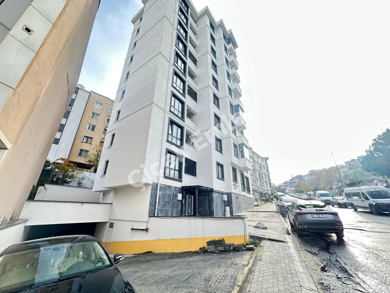 Akşemsettin'de Otoparklı Yeni Bina'da 2+1 Kiralık Daire