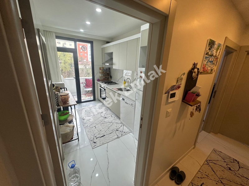 Akşemsettin'de Otoparklı Yeni Bina'da 2+1 Kiralık Daire