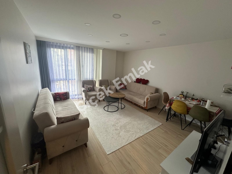 Akşemsettin'de Otoparklı Yeni Bina'da 2+1 Kiralık Daire