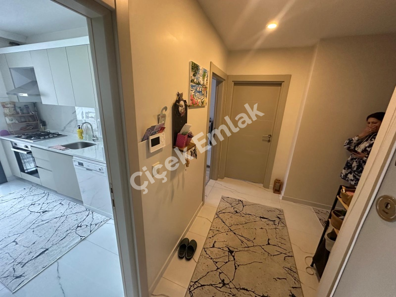 Akşemsettin'de Otoparklı Yeni Bina'da 2+1 Kiralık Daire