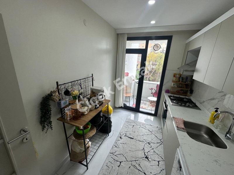 Akşemsettin'de Otoparklı Yeni Bina'da 2+1 Kiralık Daire