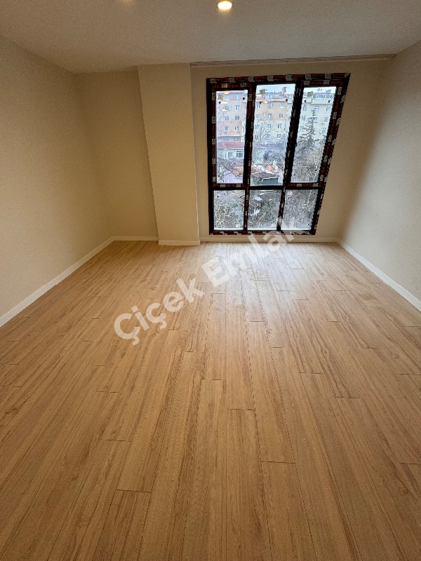 Akşemsettin'de Otoparklı 2+1 Balkonlu Satılık Daire