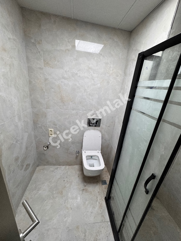 Akşemsettin'de Otoparklı 2+1 Balkonlu Satılık Daire