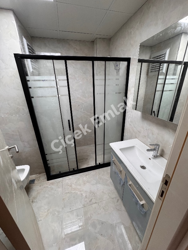 Akşemsettin'de Otoparklı 2+1 Balkonlu Satılık Daire