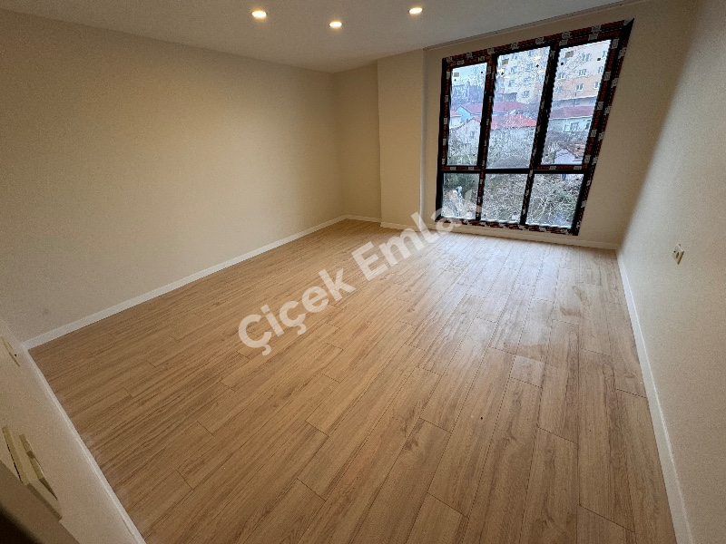 Akşemsettin'de Otoparklı 2+1 Balkonlu Satılık Daire