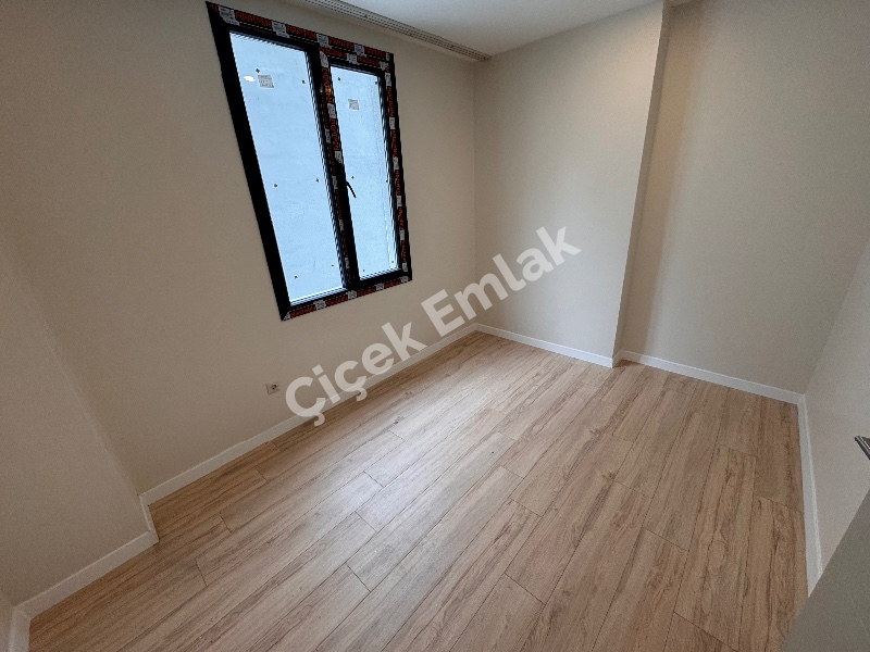 Akşemsettin'de Otoparklı 2+1 Balkonlu Satılık Daire