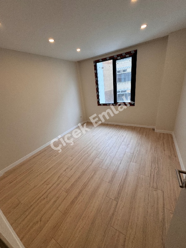 Akşemsettin'de Otoparklı 2+1 Balkonlu Satılık Daire