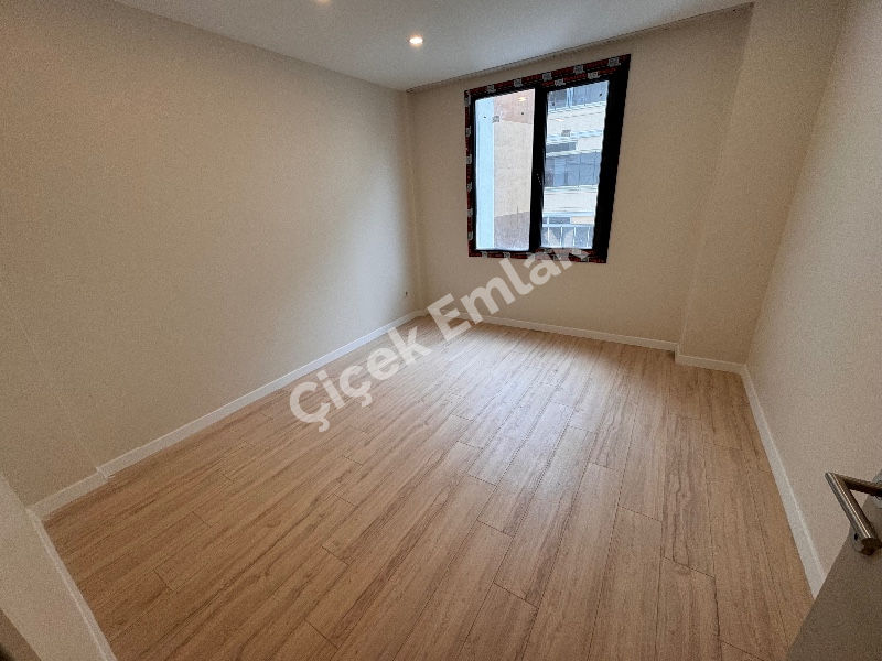 Akşemsettin'de Otoparklı 2+1 Balkonlu Satılık Daire