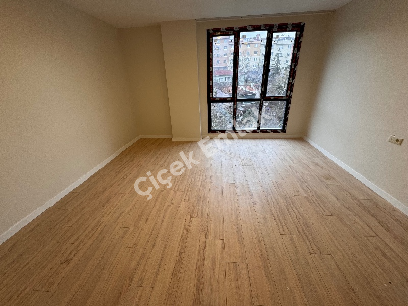 Akşemsettin'de Otoparklı 2+1 Balkonlu Satılık Daire