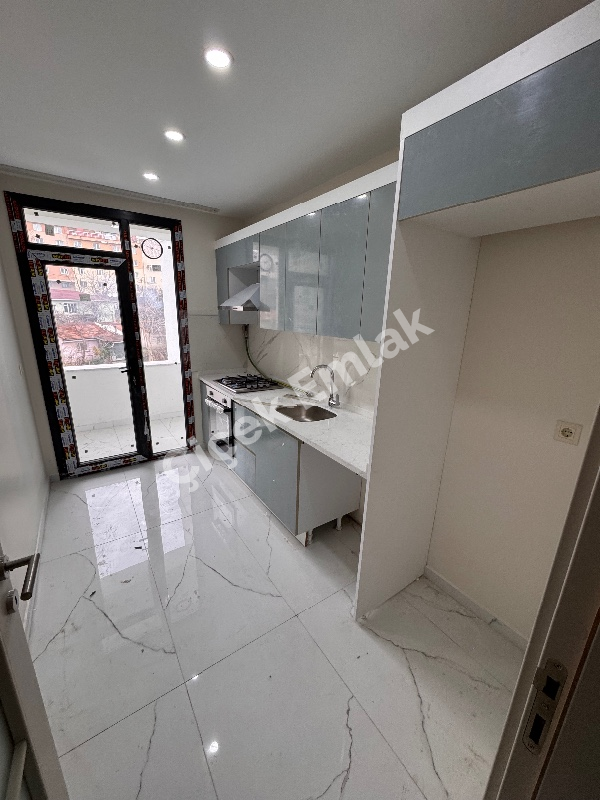 Akşemsettin'de Otoparklı 2+1 Balkonlu Satılık Daire