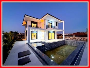 Didim Efeler Mahallesinde Satılık 4+1 Tam Müstakil Villa