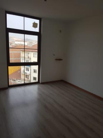 GÜVENAY -  ÇORUM OSMANCIK CADDESİ ÜZERİ ARAS İŞ MERKEZİNDE SATILIK 1+1 OFİS