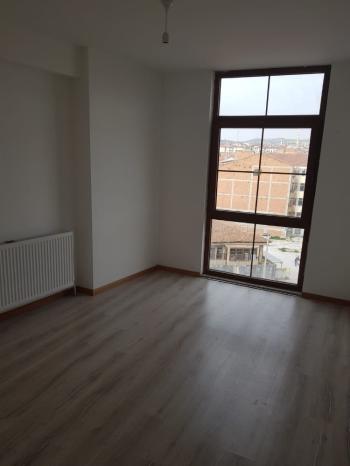 GÜVENAY -  ÇORUM OSMANCIK CADDESİ ÜZERİ ARAS İŞ MERKEZİNDE SATILIK 1+1 OFİS