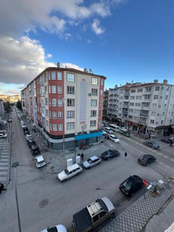 AFYON ÜÇOK EMLAKTAN DUMLUPINAR MAH 2+1 80M² KİRALIK TEMİZ BAKIMLI DAİRE 