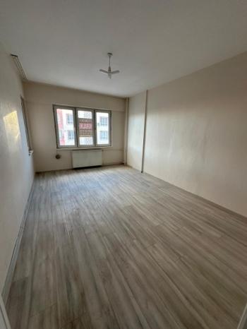 AFYON ÜÇOK EMLAKTAN DUMLUPINAR MAH 2+1 80M² KİRALIK TEMİZ BAKIMLI DAİRE 
