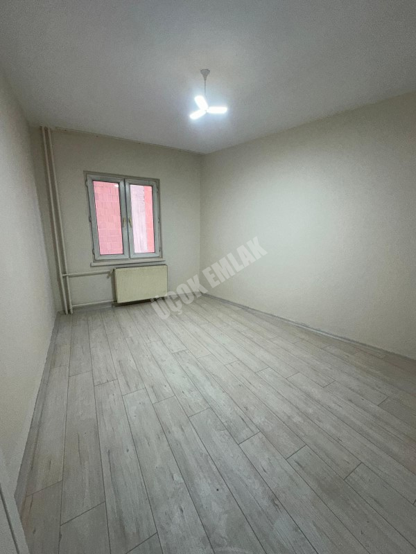 AFYON ÜÇOK EMLAKTAN DUMLUPINAR MAH 2+1 80M² KİRALIK TEMİZ BAKIMLI DAİRE 