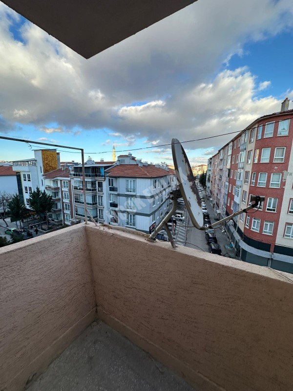 AFYON ÜÇOK EMLAKTAN DUMLUPINAR MAH 2+1 80M² KİRALIK TEMİZ BAKIMLI DAİRE 