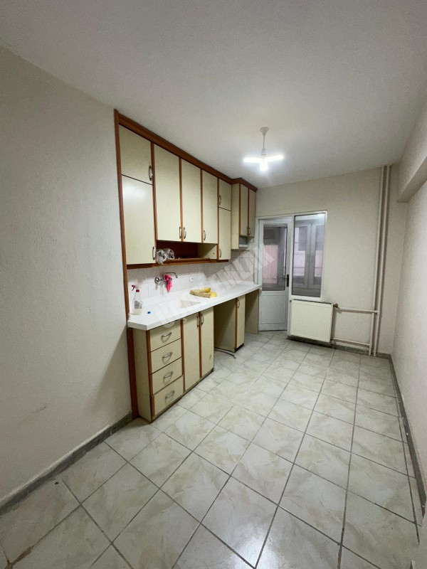 AFYON ÜÇOK EMLAKTAN DUMLUPINAR MAH 2+1 80M² KİRALIK TEMİZ BAKIMLI DAİRE 