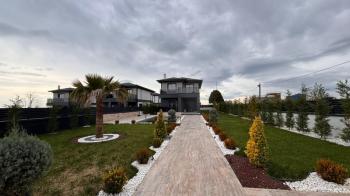 Yeniçiftlik Satılık Ultra Lüks Villa | 4+1 | 600 m² Arsa | Havuzlu Geniş Odalı