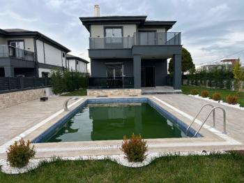 Yeniçiftlik Satılık Ultra Lüks Villa | 4+1 | 600 m² Arsa | Havuzlu Geniş Odalı