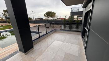 Yeniçiftlik Satılık Ultra Lüks Villa | 4+1 | 600 m² Arsa | Havuzlu Geniş Odalı