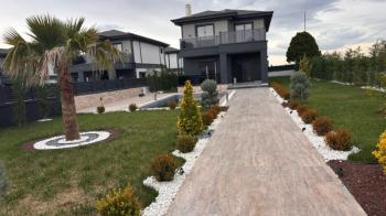 Yeniçiftlik Satılık Ultra Lüks Villa | 4+1 | 600 m² Arsa | Havuzlu Geniş Odalı