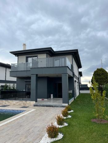 Yeniçiftlik Satılık Ultra Lüks Villa | 4+1 | 600 m² Arsa | Havuzlu Geniş Odalı
