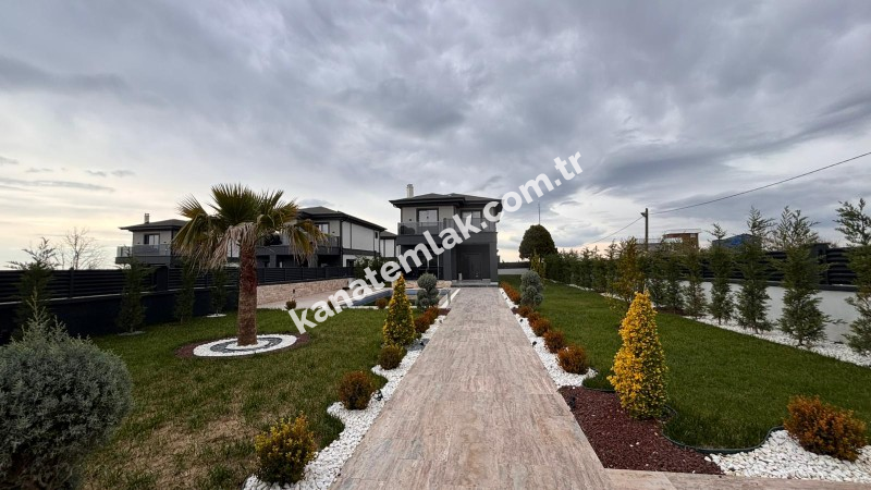Yeniçiftlik Satılık Ultra Lüks Villa | 4+1 | 600 m² Arsa | Havuzlu Geniş Odalı