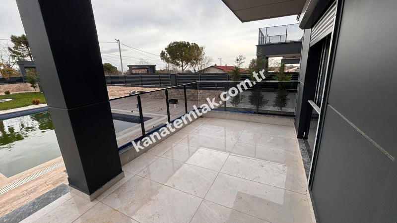 Yeniçiftlik Satılık Ultra Lüks Villa | 4+1 | 600 m² Arsa | Havuzlu Geniş Odalı