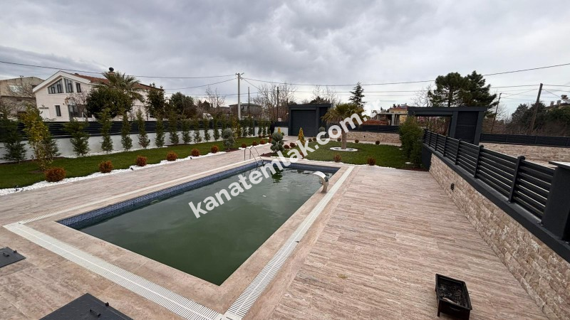 Yeniçiftlik Satılık Ultra Lüks Villa | 4+1 | 600 m² Arsa | Havuzlu Geniş Odalı
