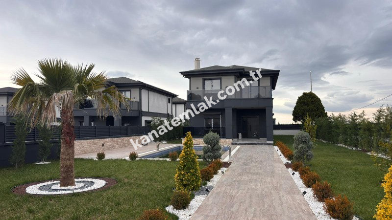 Yeniçiftlik Satılık Ultra Lüks Villa | 4+1 | 600 m² Arsa | Havuzlu Geniş Odalı