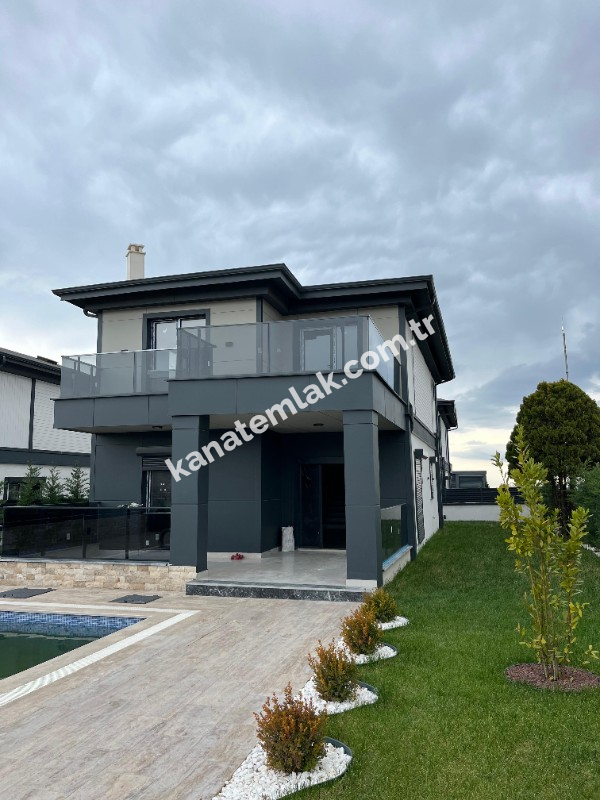 Yeniçiftlik Satılık Ultra Lüks Villa | 4+1 | 600 m² Arsa | Havuzlu Geniş Odalı