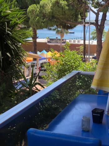  ALTINKUM MAHALLESİ’NDE DENİZE 50 METRE! BALKONDAN DENİZ MANZARALI 2+1 SATILIK DAİRE 