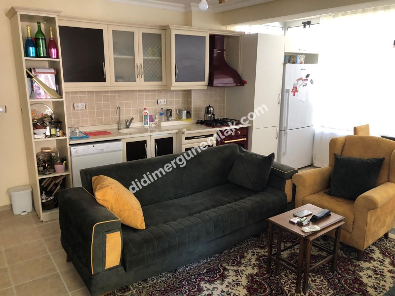  ALTINKUM MAHALLESİ’NDE DENİZE 50 METRE! BALKONDAN DENİZ MANZARALI 2+1 SATILIK DAİRE 