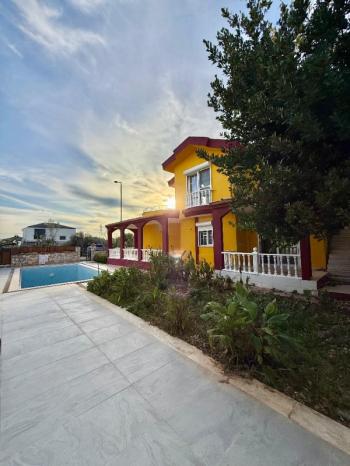 Didim'in En Gözde Bölgesinde Fırsat: Bağımsız Girişli, Havuz Başında Satılık İkiz Villa