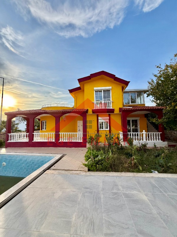 Didim'in En Gözde Bölgesinde Fırsat: Bağımsız Girişli, Havuz Başında Satılık İkiz Villa