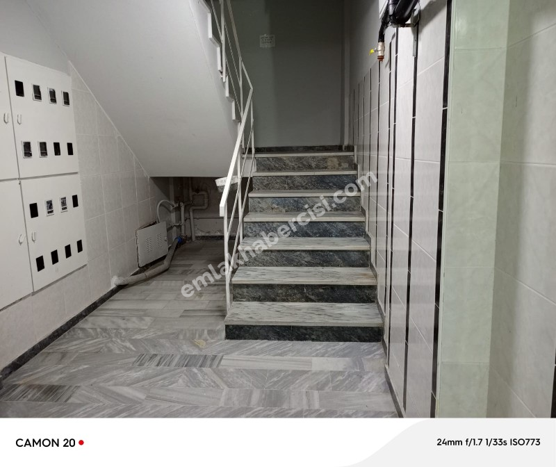 MUDANYA GÜZELYALI YALI'DA, SAHİLE YAKIN MERKEZİ NOKTADA DENİZ GÖRÜR MOBİLYALI KİRALIK 2+1 KİRALIK DAİRE