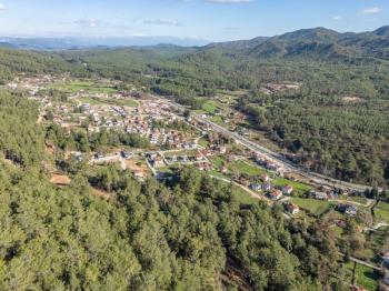 Marmaris Çetibeli’de 1.293 m² Köşe Parsel | %20 İmarlı | 2 Villa Yapılabilir