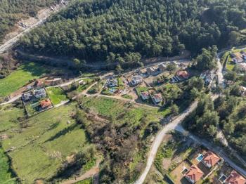 Marmaris Çetibeli’de 1.293 m² Köşe Parsel | %20 İmarlı | 2 Villa Yapılabilir