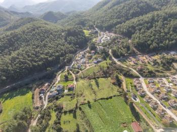 Marmaris Çetibeli’de 1.293 m² Köşe Parsel | %20 İmarlı | 2 Villa Yapılabilir