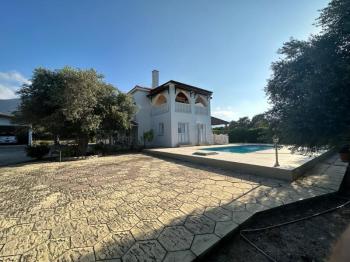 Girne Ozanköyde Dağ Deniz Manzaralı 5+1 Satılık Müstakil Villa