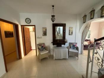 Girne Ozanköyde Dağ Deniz Manzaralı 5+1 Satılık Müstakil Villa