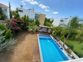 YENİKENT'DE SATILIK  HAVUZLU EŞYALI LUX VİLLA