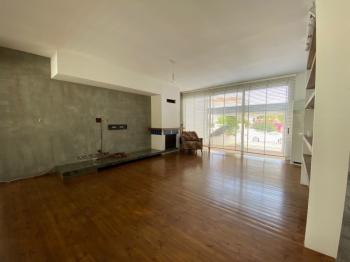 YENİKENT'DE SATILIK  HAVUZLU EŞYALI LUX VİLLA