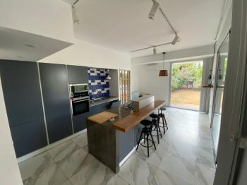 YENİKENT'DE SATILIK  HAVUZLU EŞYALI LUX VİLLA